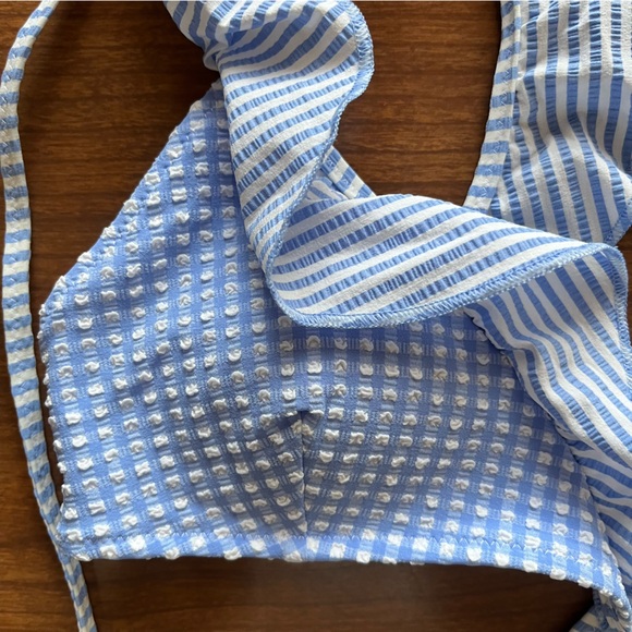 Blue seersucker bikini top, size extra small, never worn, new with tags - Picture 3 of 6